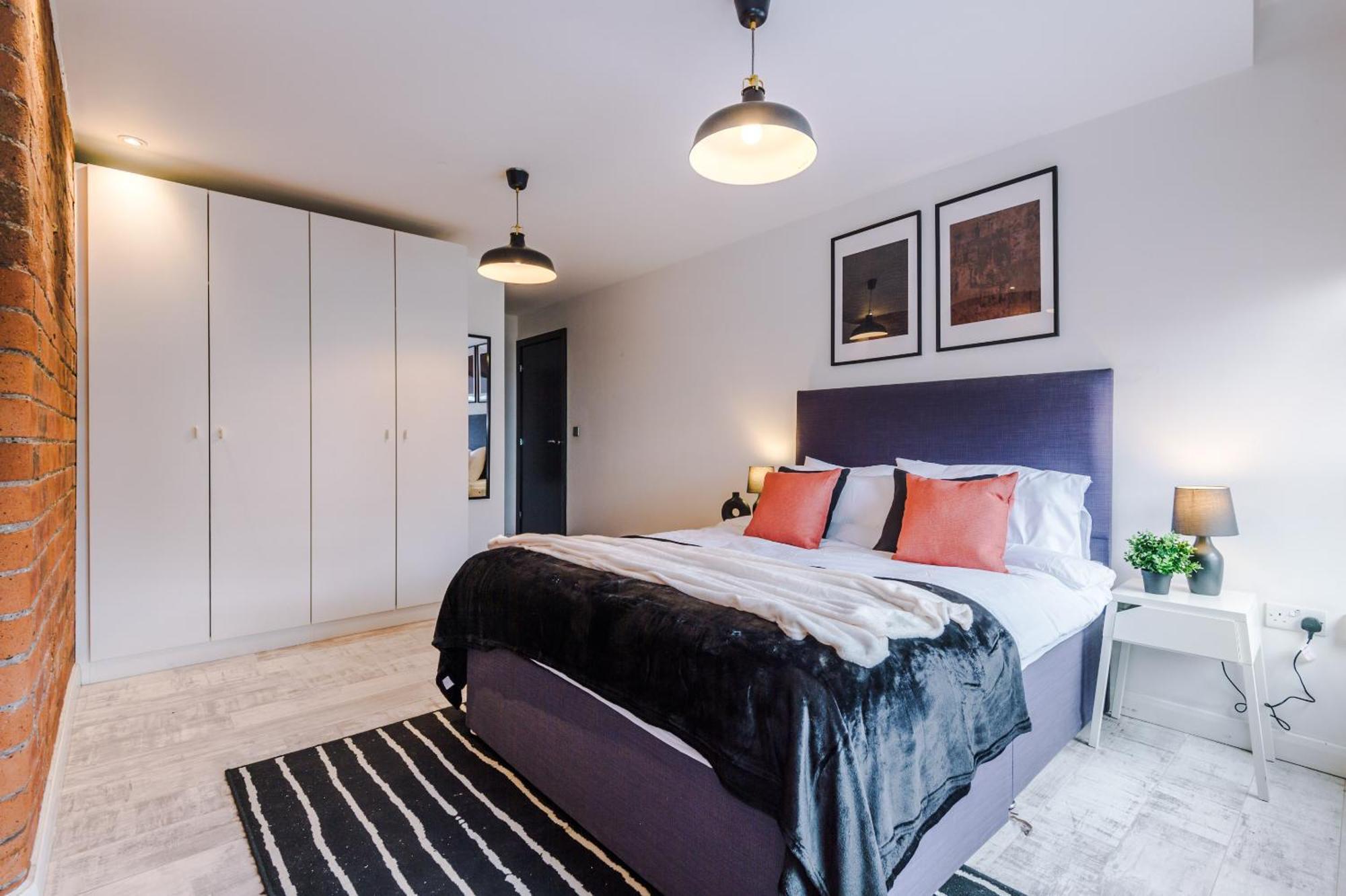 Luxury 2 King Beds In Centre *