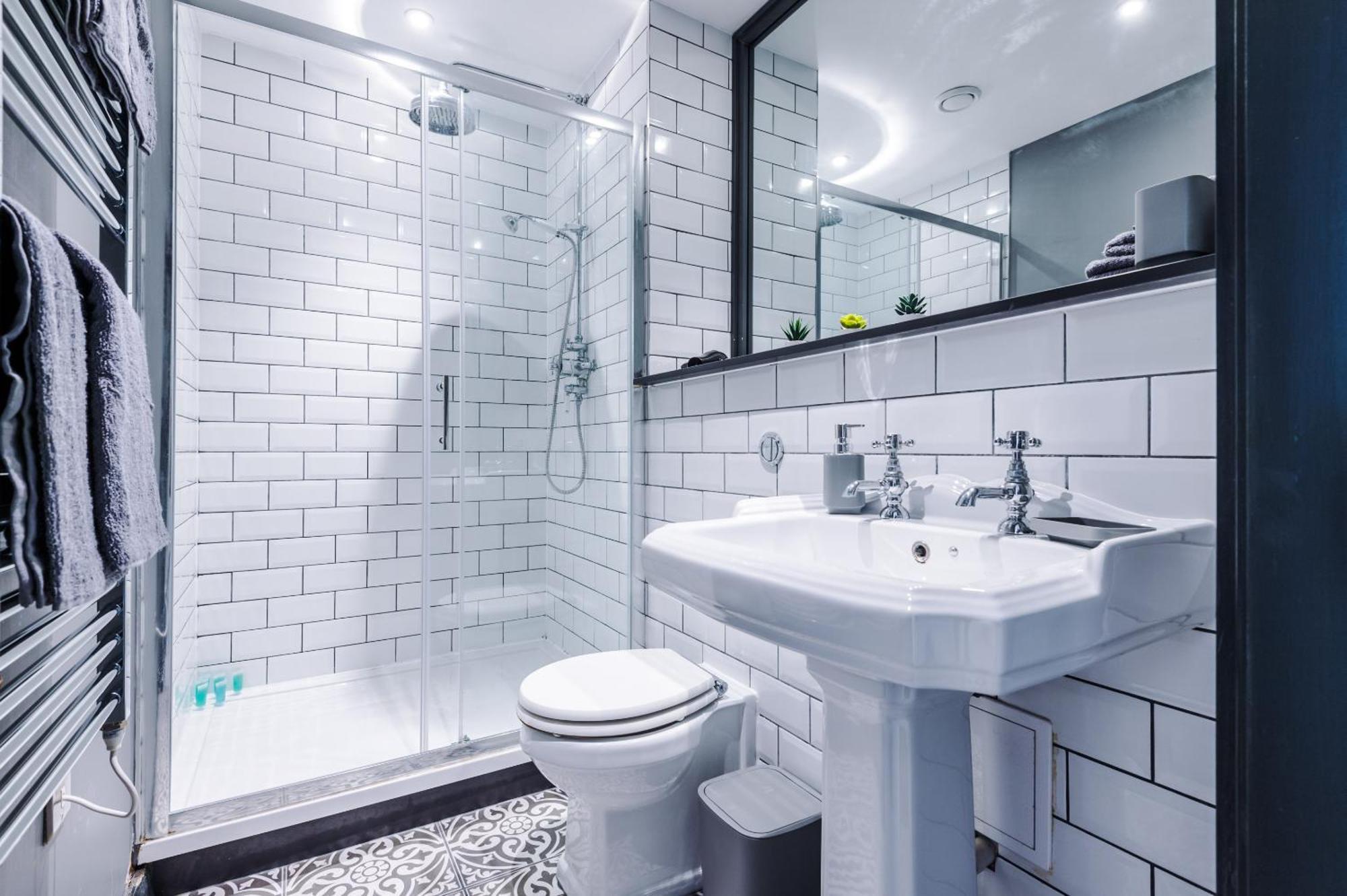 Luxury 2 King Beds In Centre Apartment *